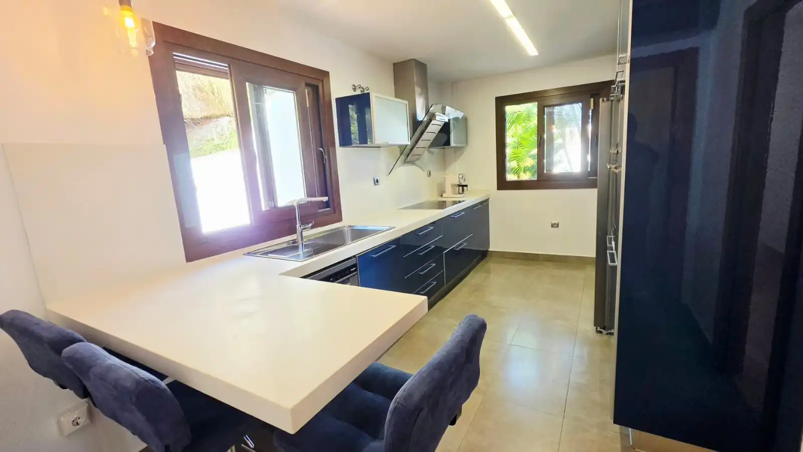 Cuina de Casa o xalet en venda en Fuengirola amb Aire condicionat, Jardí privat i Terrassa