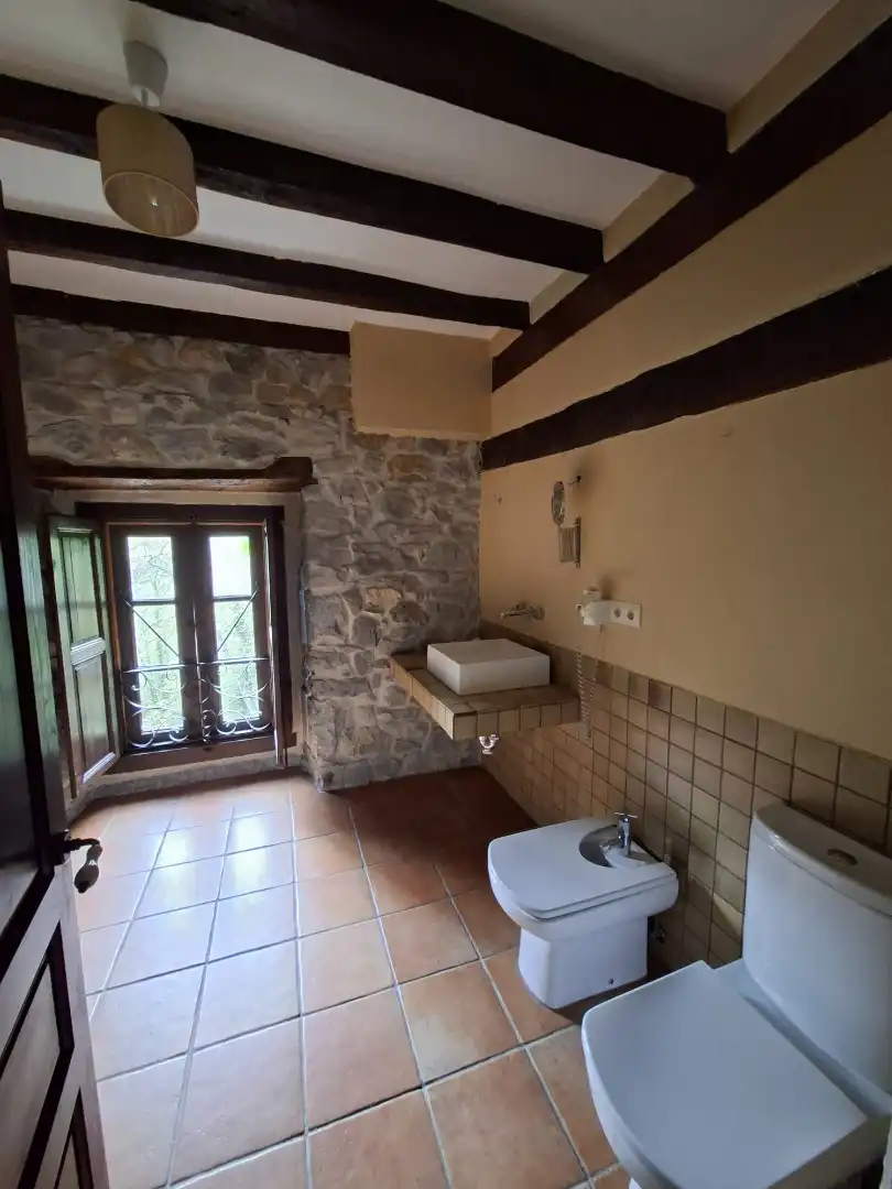 Baño de Finca rústica en venta en Soba con Calefacción, Jardín privado y Terraza