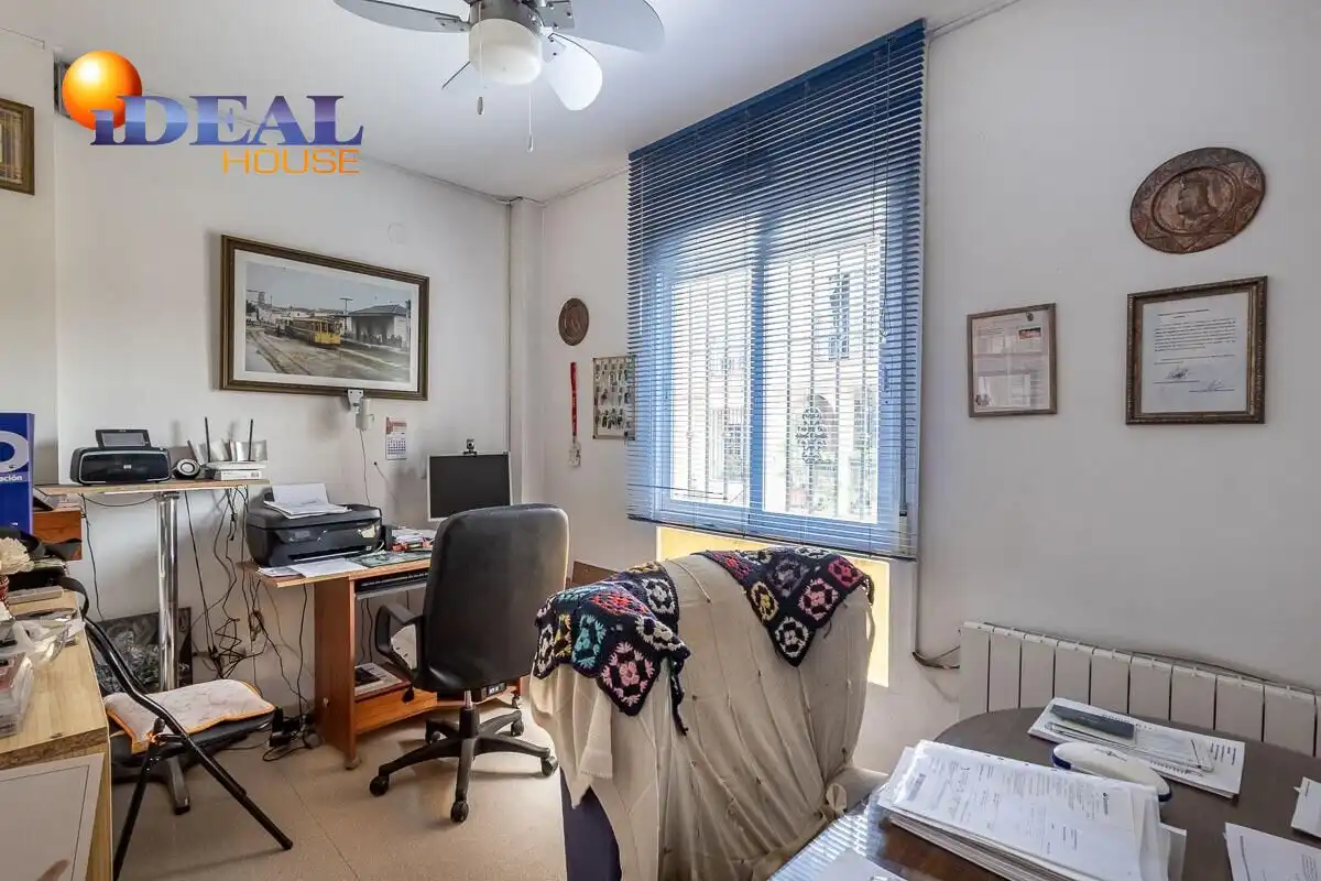 Casa aparellada amb terrassa en venda a Camino CEMENTERIO, imagen 29
