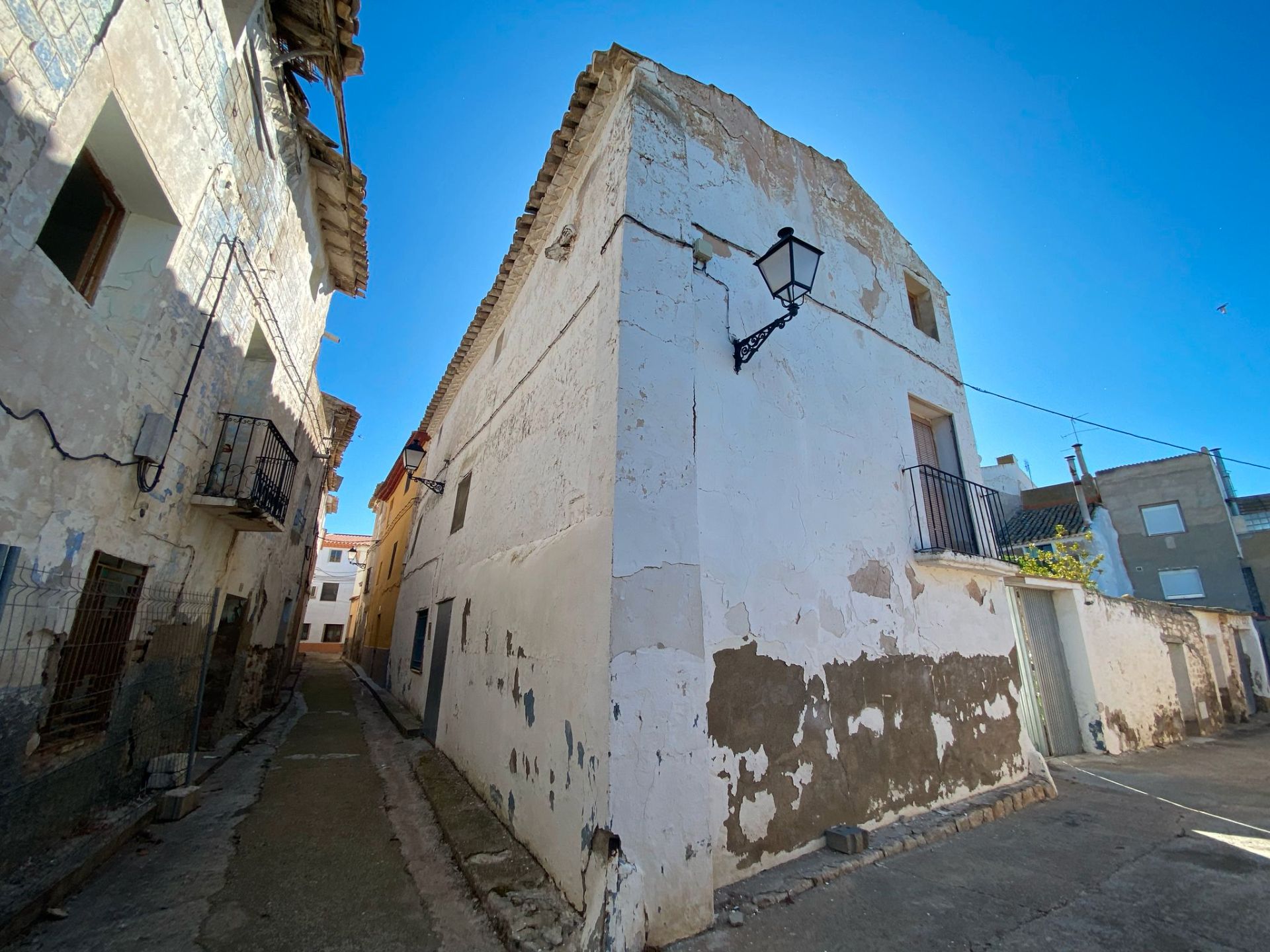 Vista exterior de Casa adosada en venda en Velilla de Ebro amb Jardí privat i Moblat