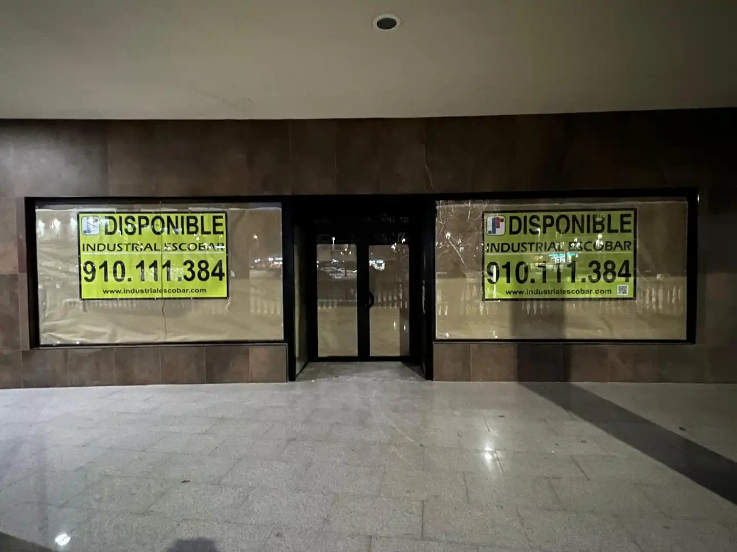 Local comercial en venda a Avenida de los Derechos Humanos 2