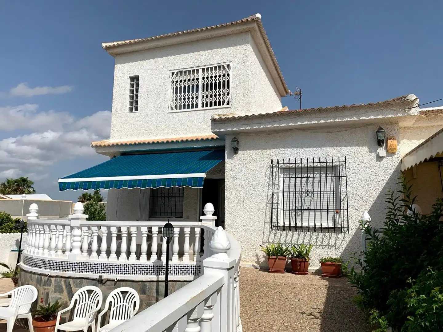 Vista exterior de Casa adosada en venda en Torrevieja amb Aire condicionat, Calefacció i Terrassa