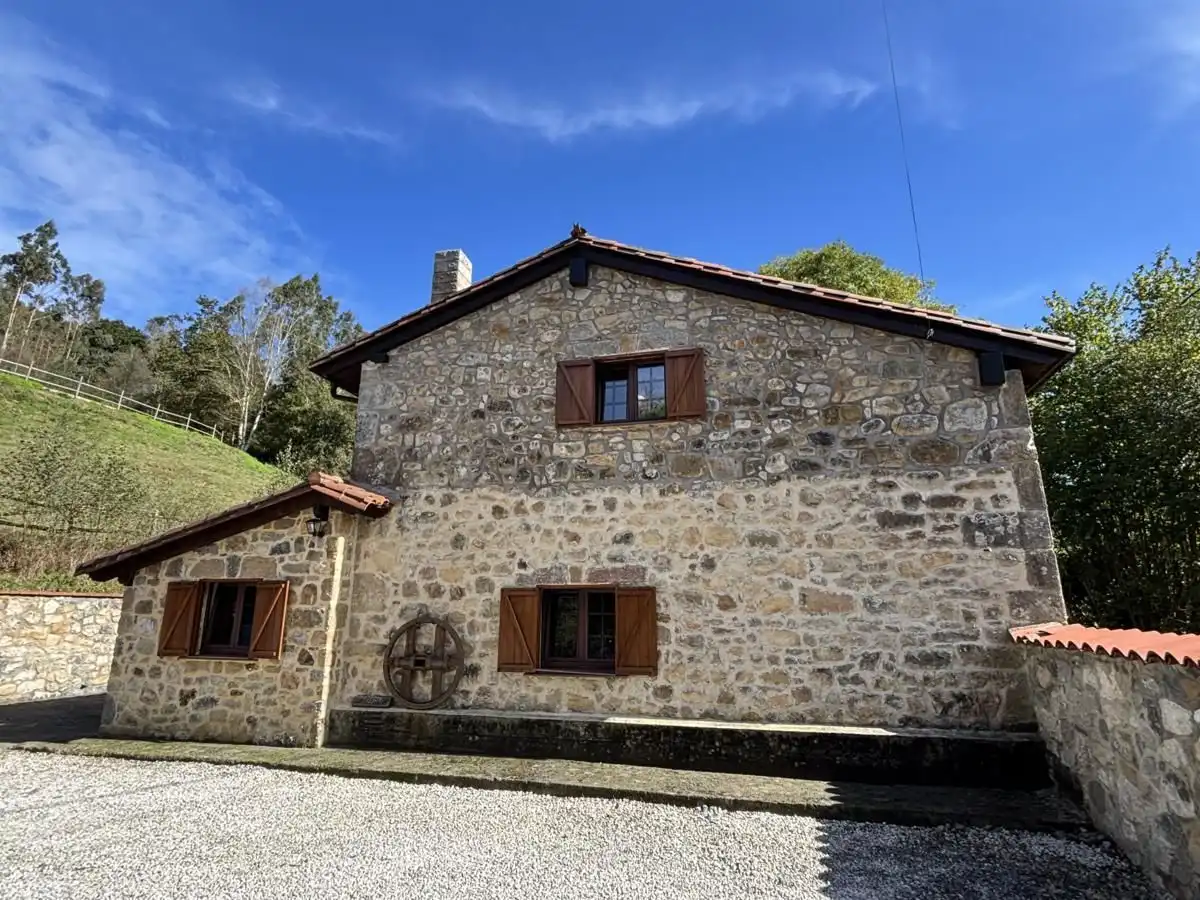 Vista exterior de Casa o chalet en venta en Cabrales, Asturias