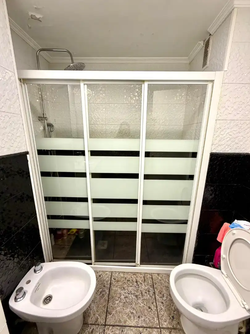 Bathroom of Flat for sale in Madrid  with Air Conditioner, Heating and Storage room