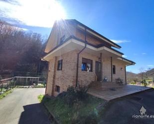 Vista exterior de Casa o xalet en venda en Langreo amb Terrassa