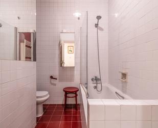 Bany de Apartament de lloguer en  Madrid Capital amb Terrassa