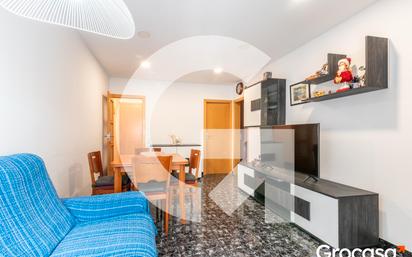 Sala d'estar de Pis en venda en Sant Feliu de Llobregat amb Aire condicionat, Calefacció i Moblat