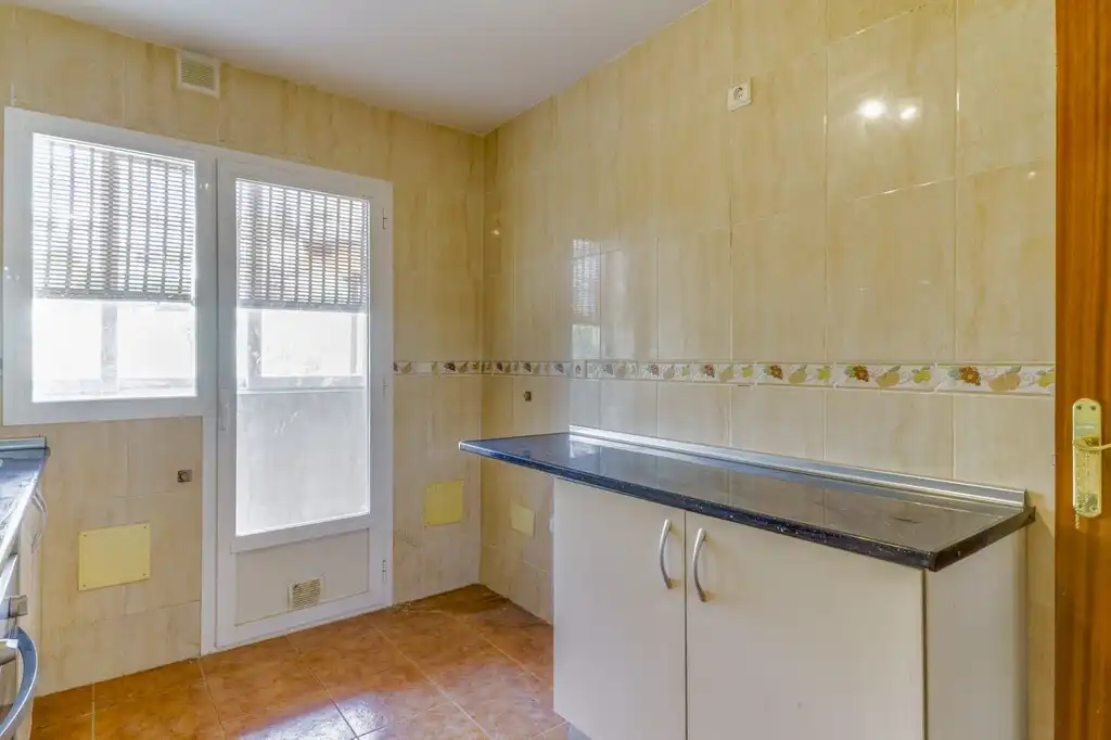 Cuina de Casa o xalet en venda en Fuengirola amb Aire condicionat, Jardí privat i Terrassa