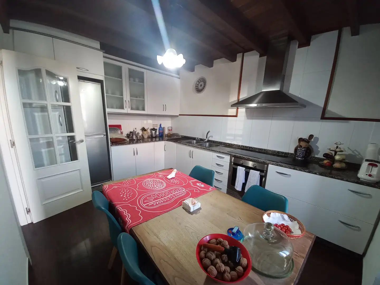 Cuina de Casa o xalet en venda en Oleiros amb Parquet, Terrassa i Traster