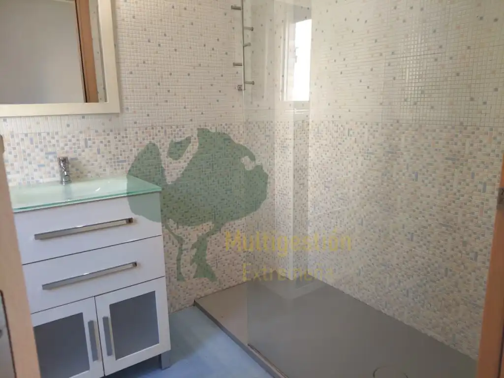 Baño de Piso en venta en Cáceres con Aire acondicionado, Jardín privado y Piscina comunitaria