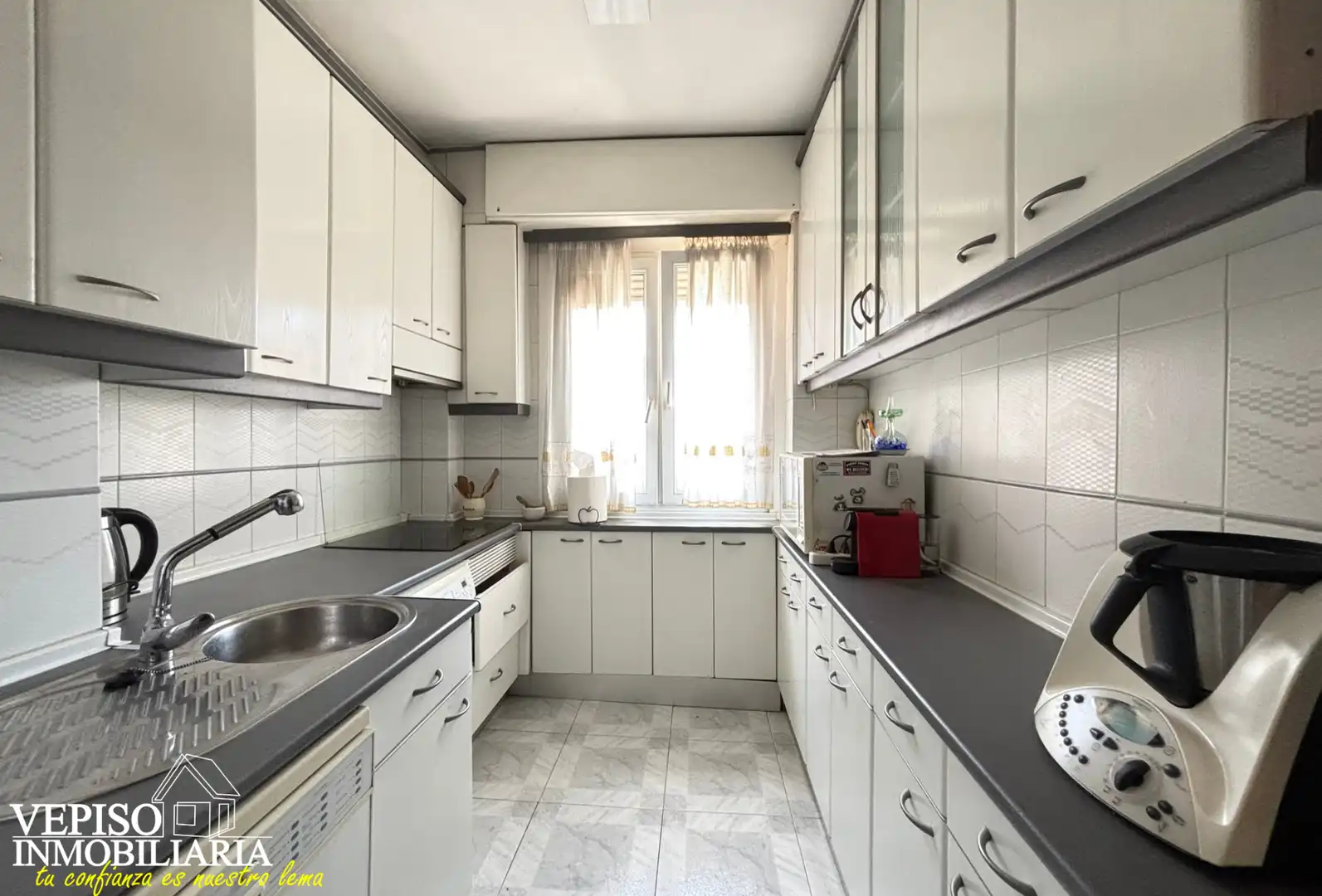 Küche von Wohnung zum Verkauf in Madrid mit Klimaanlage, Heizung und Parkett