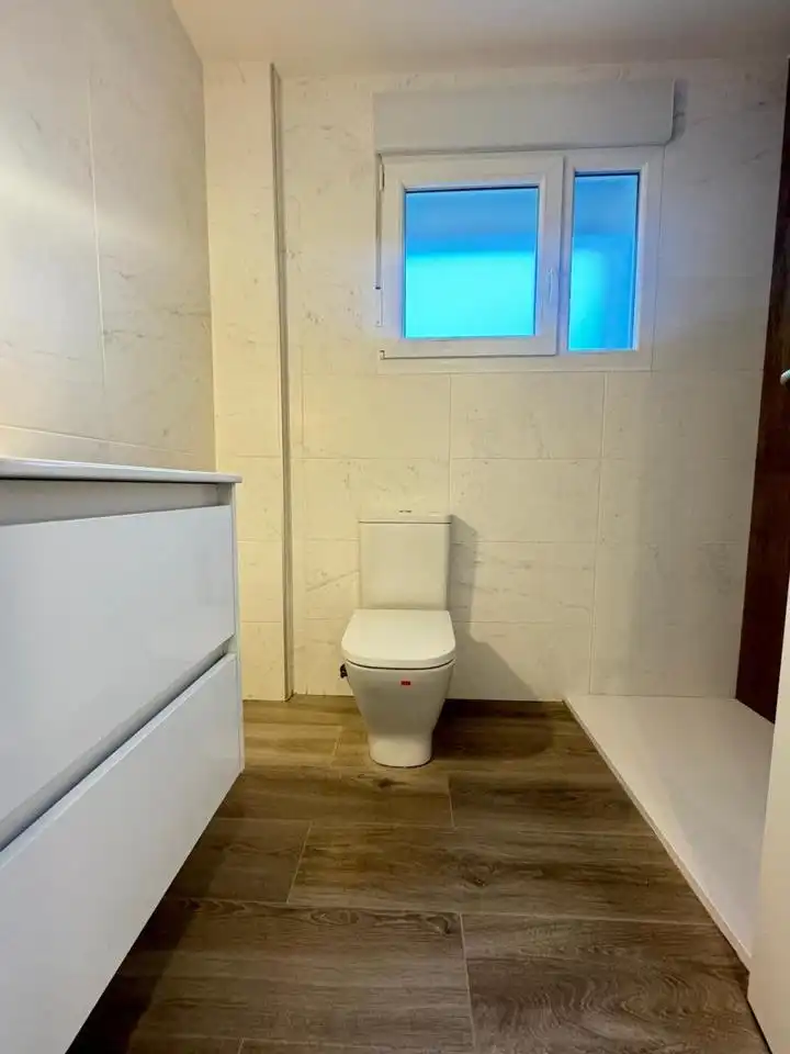 Badezimmer von Haus oder Chalet zum Verkauf in Palazuelos de Eresma mit Privatgarten, Terrasse und Abstellraum