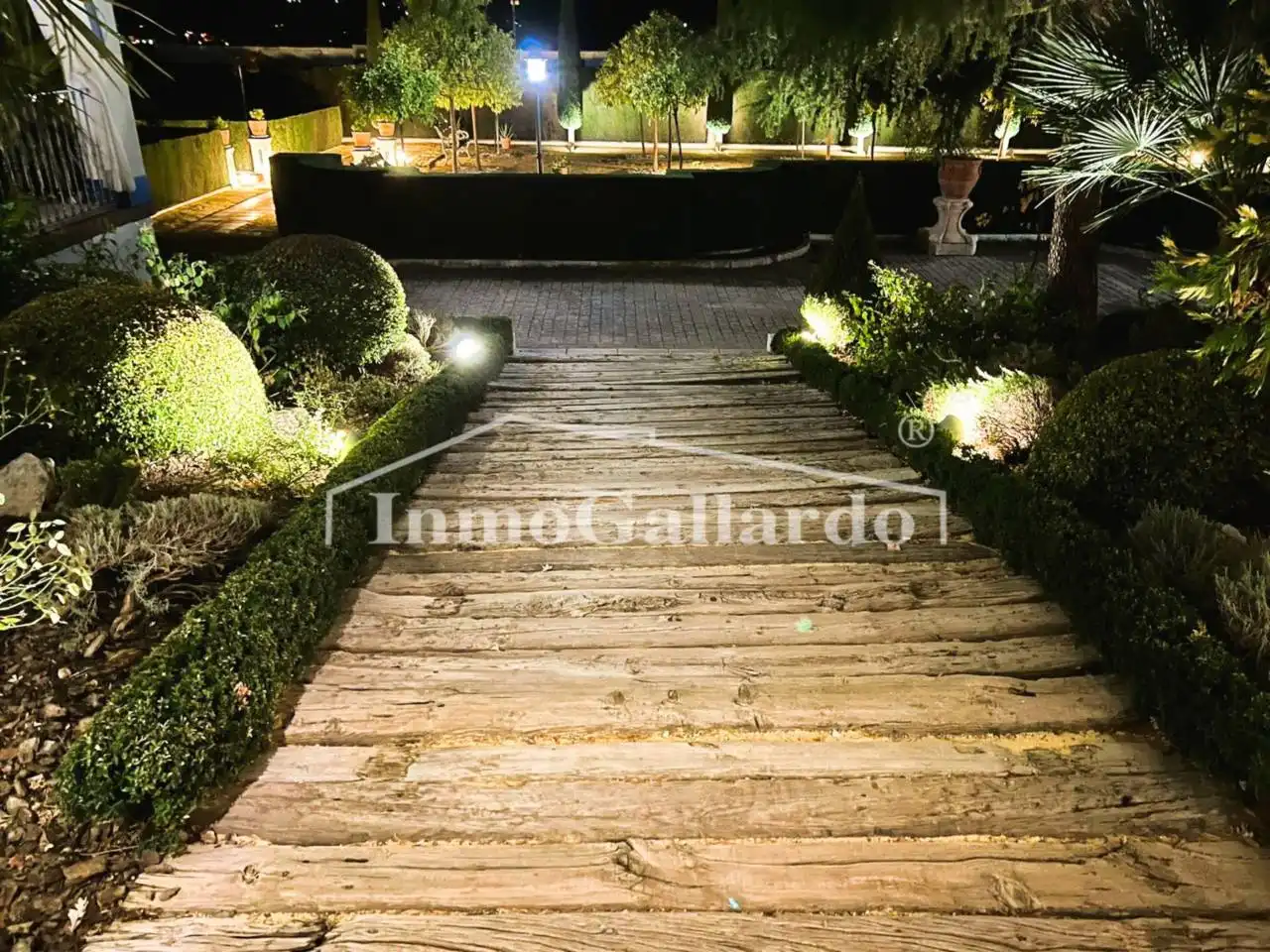 Garden of Buildings for sale in Lucena