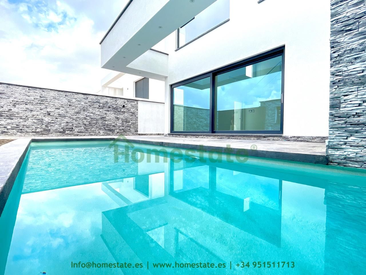 Piscina de Casa o xalet en venda en Alhaurín de la Torre amb Jardí privat i Piscina