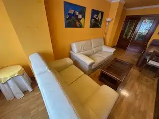 Wohnzimmer von Wohnung zur Miete in Vega de Infanzones mit Heizung, Parkett und Terrasse