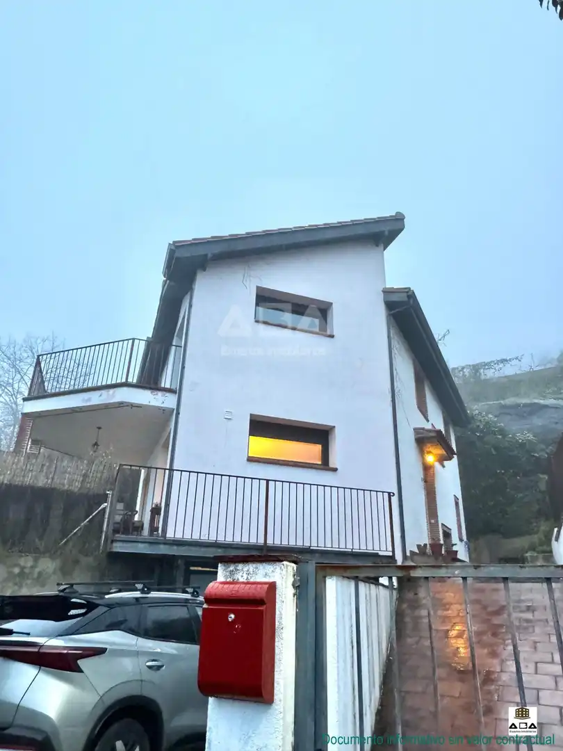 Vista exterior de Casa o chalet en venta en Poyales del Hoyo con Jardín privado, Terraza y Piscina