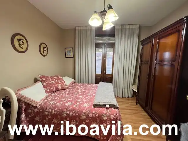 Dormitori de Casa o xalet en venda en Pontevedra Capital  amb Calefacció, Jardí privat i Terrassa