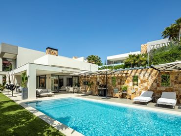 Xalet amb piscina en venda a Nueva Andalucía