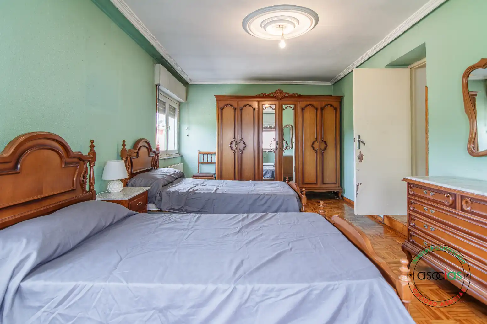 Habitación de Casa o chalet en venta en Las Regueras   con Calefacción y Jardín privado