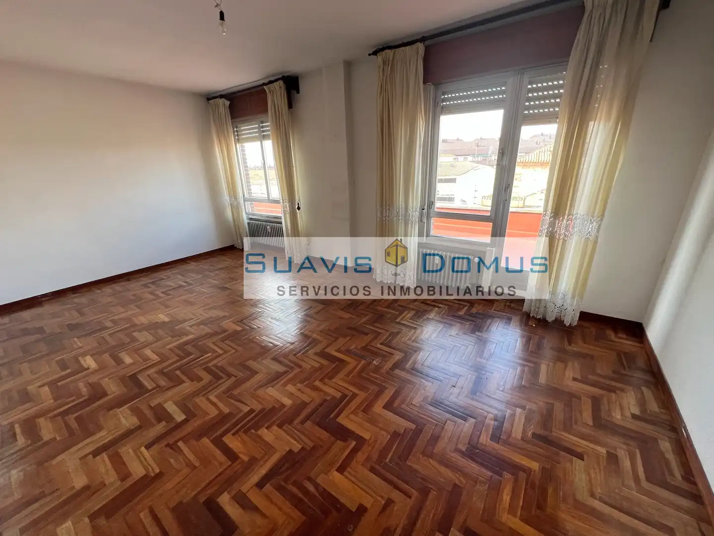 Sala de estar de Ático de alquiler en Zamora Capital  con Calefacción, Parquet y Terraza