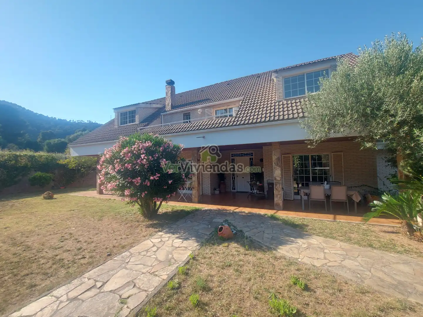 Vista exterior de Casa o xalet en venda en Torrelles de Llobregat amb Aire condicionat, Calefacció i Jardí privat