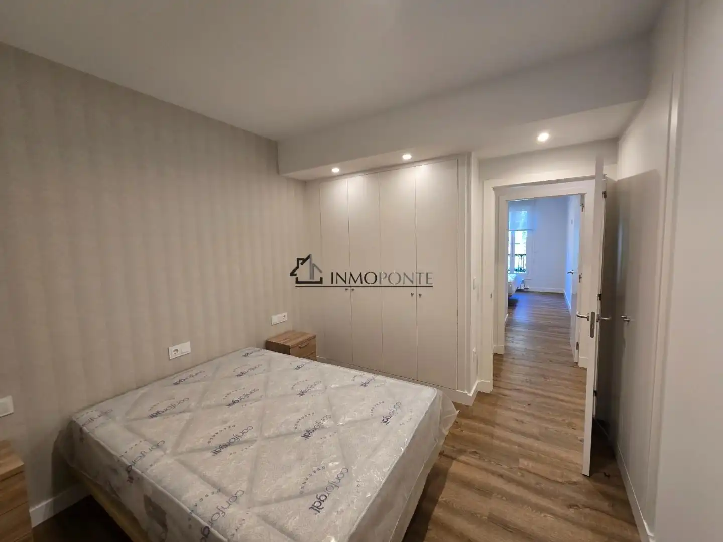 Bedroom of Flat for rent in Pontevedra Capital 