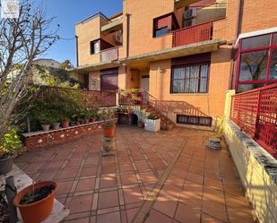 Exterior view of Single-family semi-detached for sale in Cáceres Capital  with Air Conditioner, Heating and Terrace