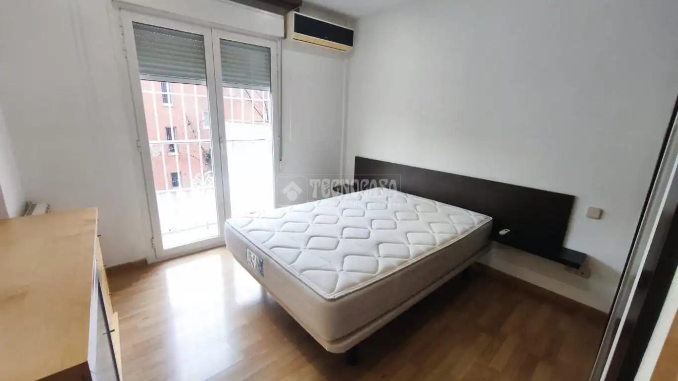 Schlafzimmer von Wohnung zum Verkauf in Madrid mit Klimaanlage und Balkon