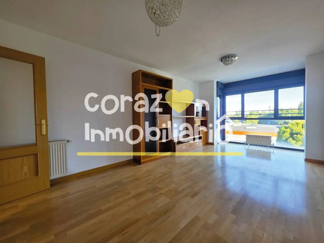 Living room of Flat for sale in Madrid  with Heating, Parquet flooring and Storage room