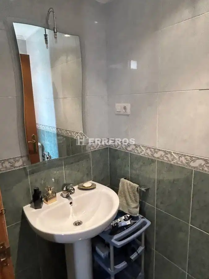 Baño de Casa adosada en venta en  Logroño con Aire acondicionado, Calefacción y Jardín privado