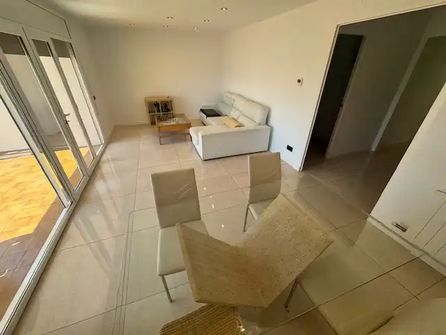 Sala d'estar de Pis de lloguer en Canet de Mar amb Calefacció, Terrassa i Moblat