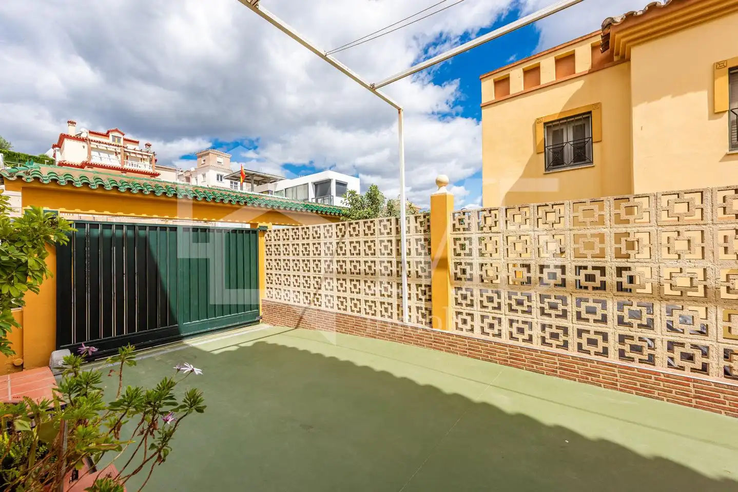 Vista exterior de Casa o chalet en venta en Vélez-Málaga con Aire acondicionado, Piscina y Amueblado