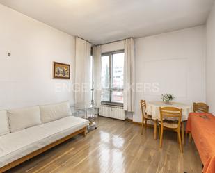 Living room of Apartment for sale in  Madrid Capital  with Heating, Parquet flooring and Storage room