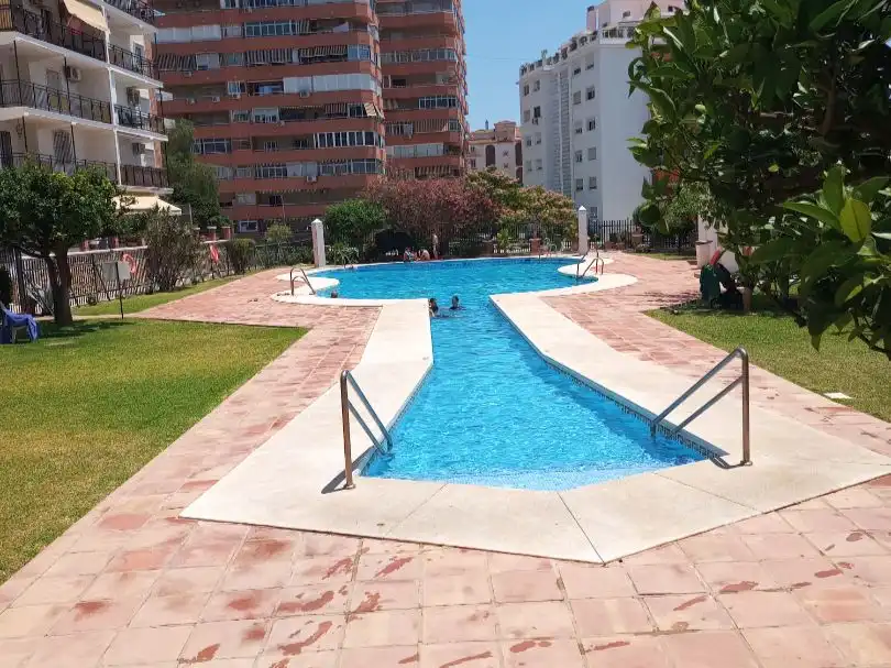 Piscina de Piso en venta en Fuengirola con Jardín privado, Terraza y Balcón