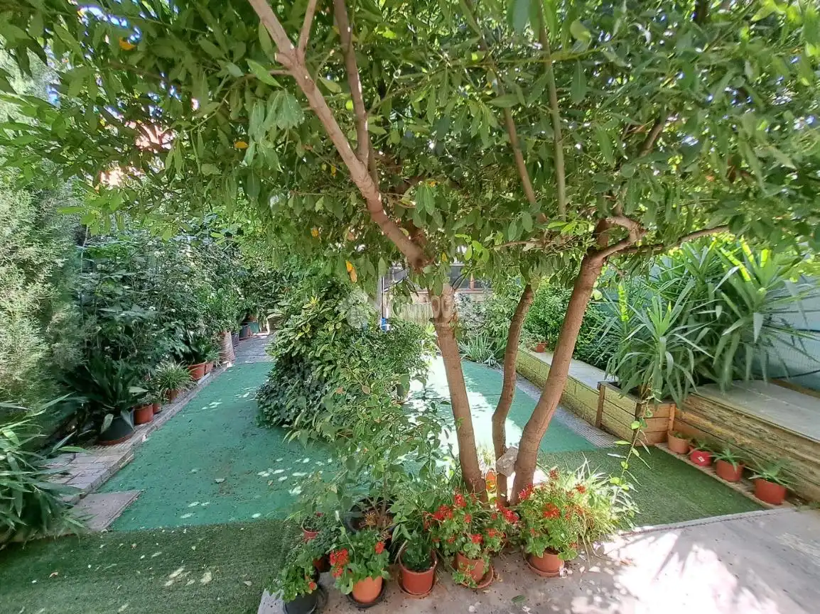 Jardín de Casa adosada en venta en Parla con Aire acondicionado, Calefacción y Balcón