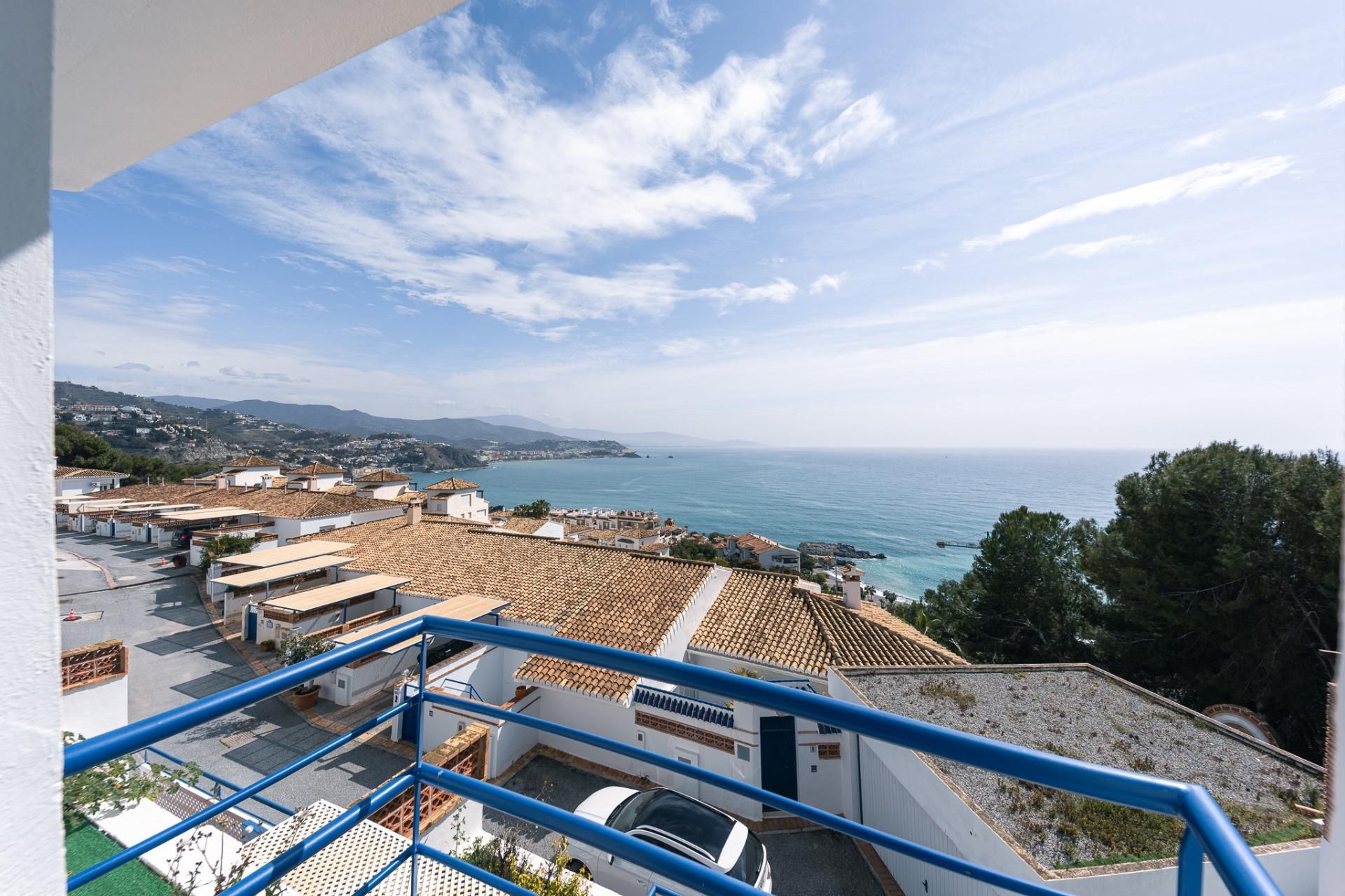 Exterior view of Single-family semi-detached for sale in Almuñécar  with Air Conditioner, Terrace and Balcony
