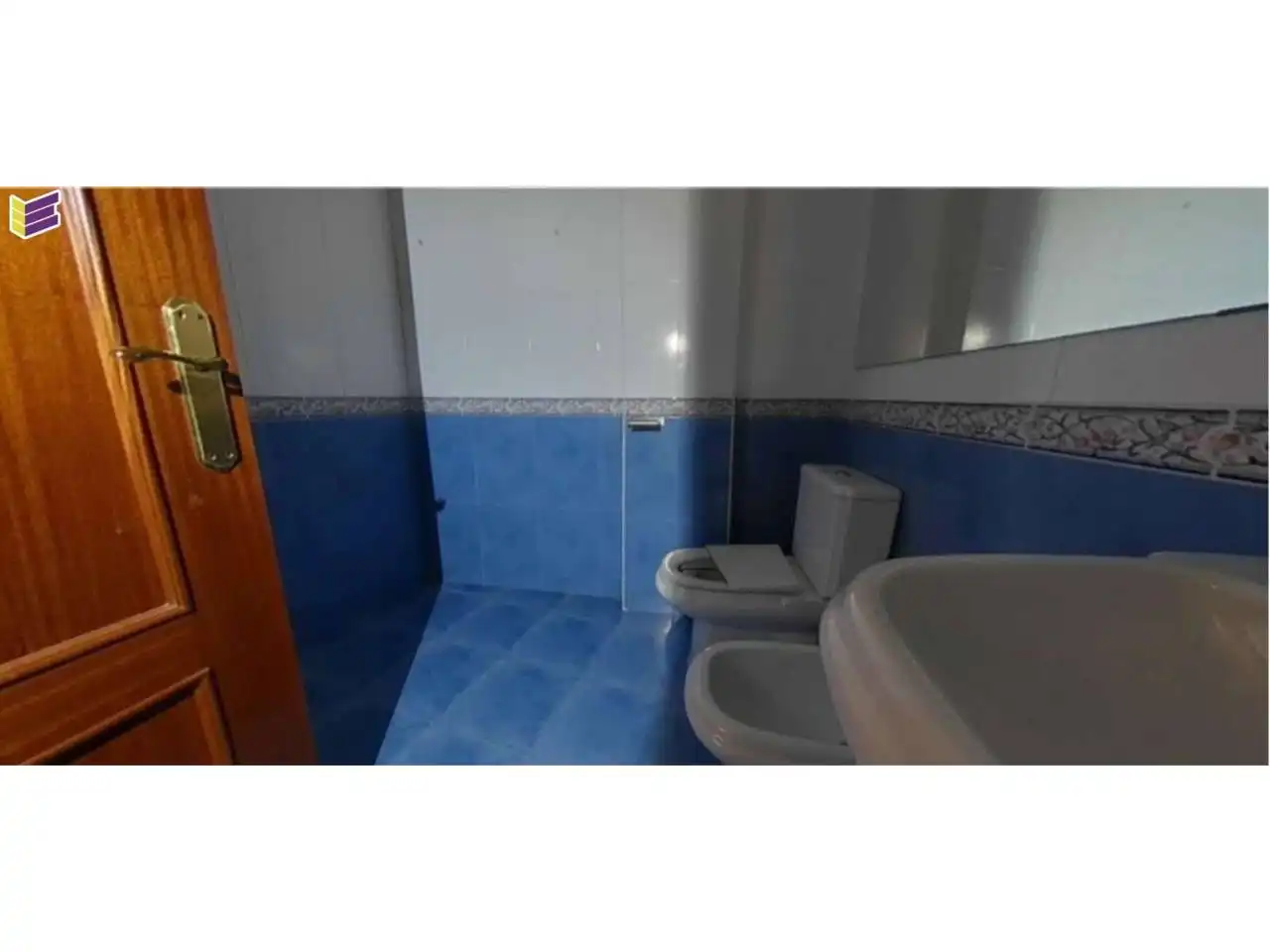 Bathroom of Flat for sale in Vigo   with Heating, Parquet flooring and Storage room