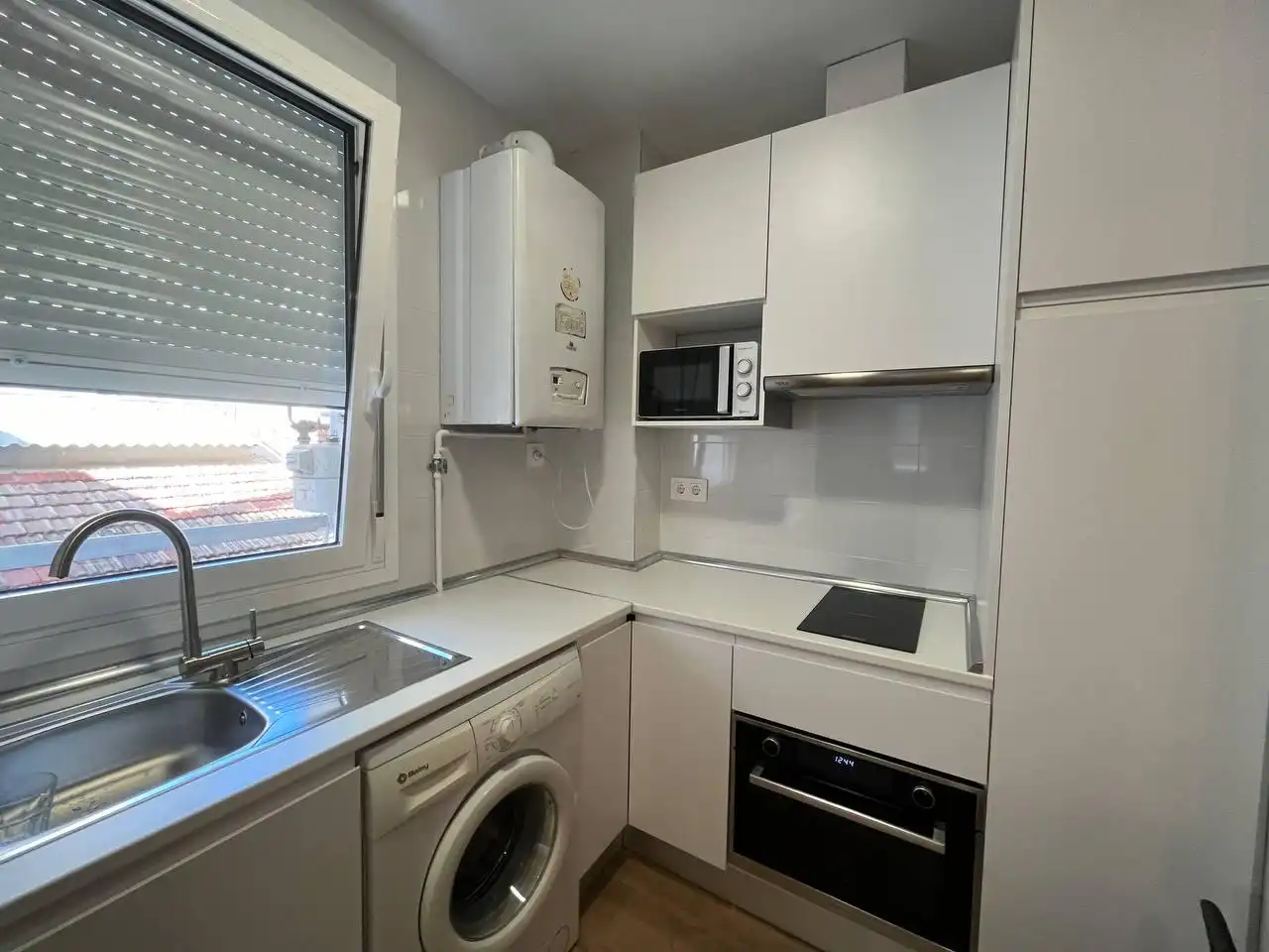 Kitchen of Flat for rent in Madrid