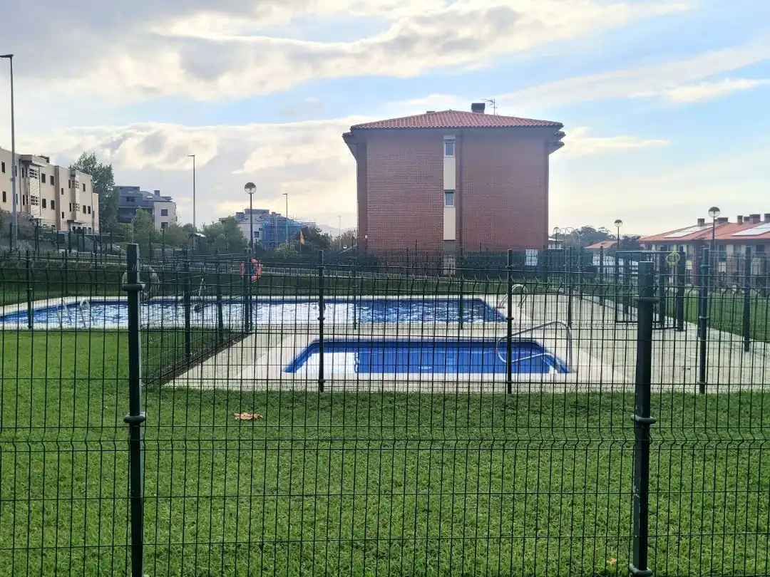 Swimming pool of Flat for rent in Alisal - San Román