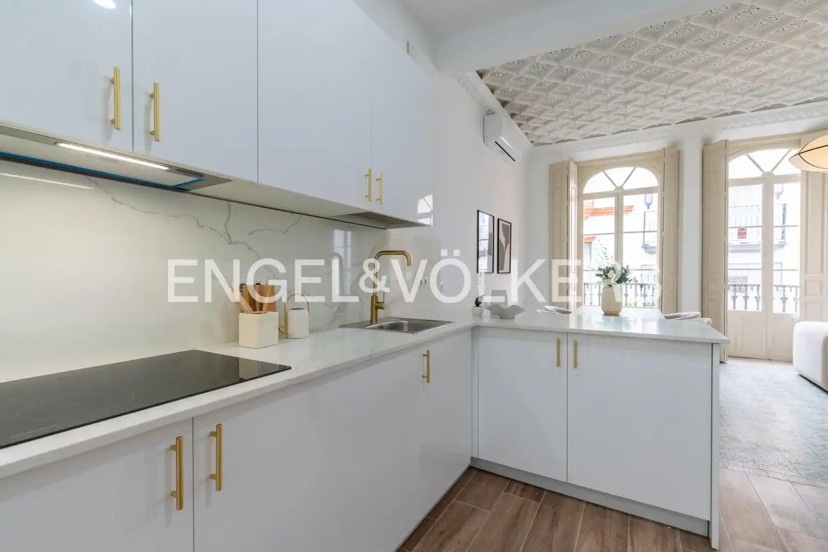 Kitchen of Flat for sale in Sevilla  with Air Conditioner, Heating and Balcony