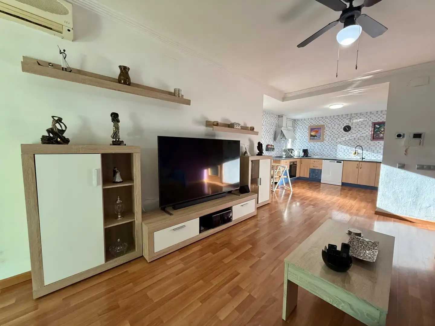 Sala d'estar de Casa o xalet en venda en Tarragona amb Parquet