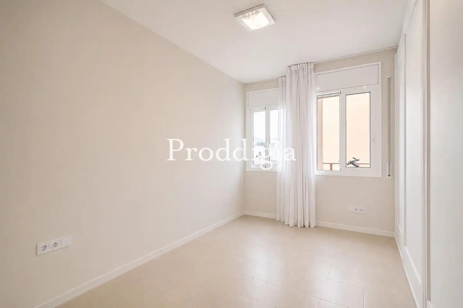 Habitación de Piso en venta en  Barcelona Capital con Calefacción, Terraza y Piscina