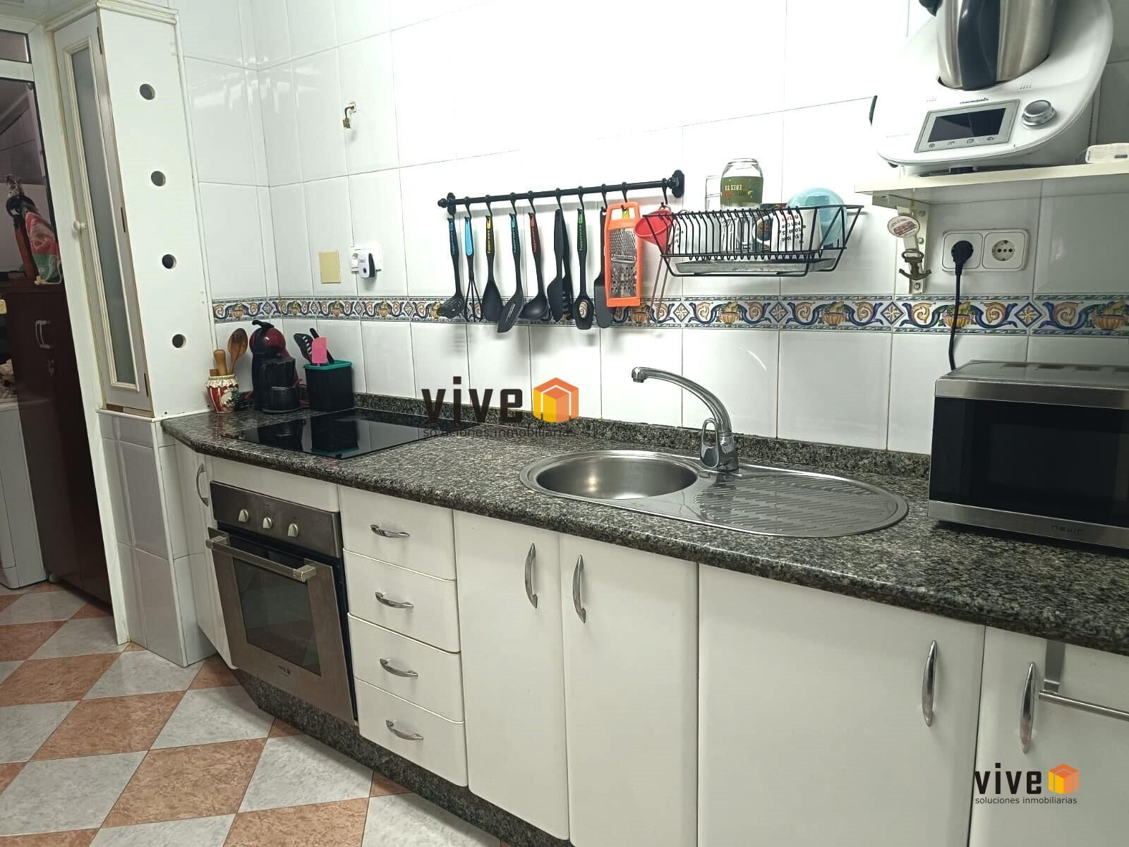 Kitchen of Flat for sale in  Sevilla Capital  with Heating, Private garden and Terrace