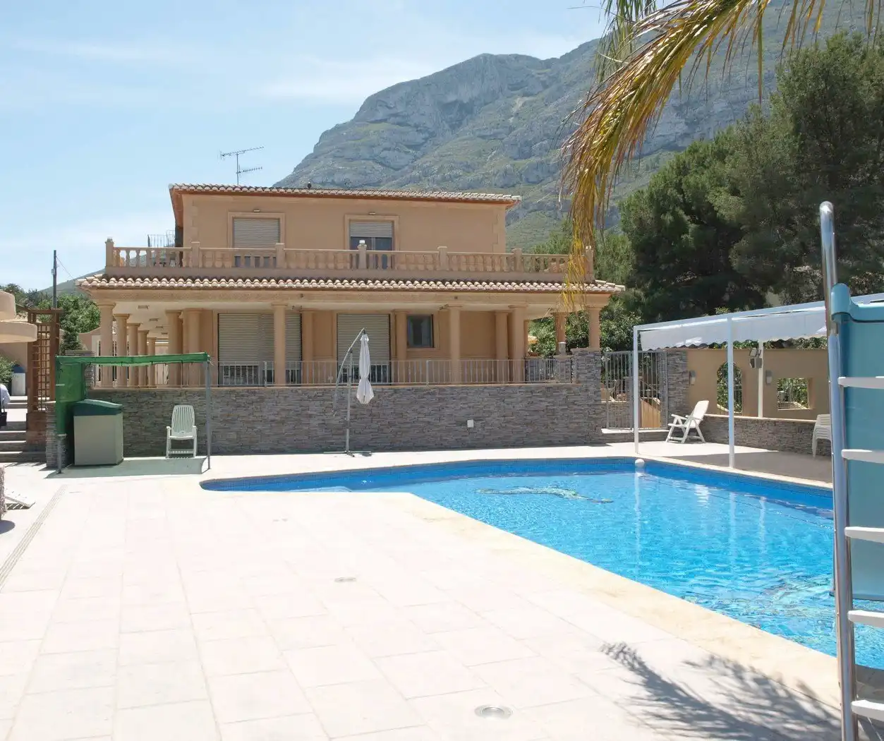Chalet con piscina en venta en El Montgó