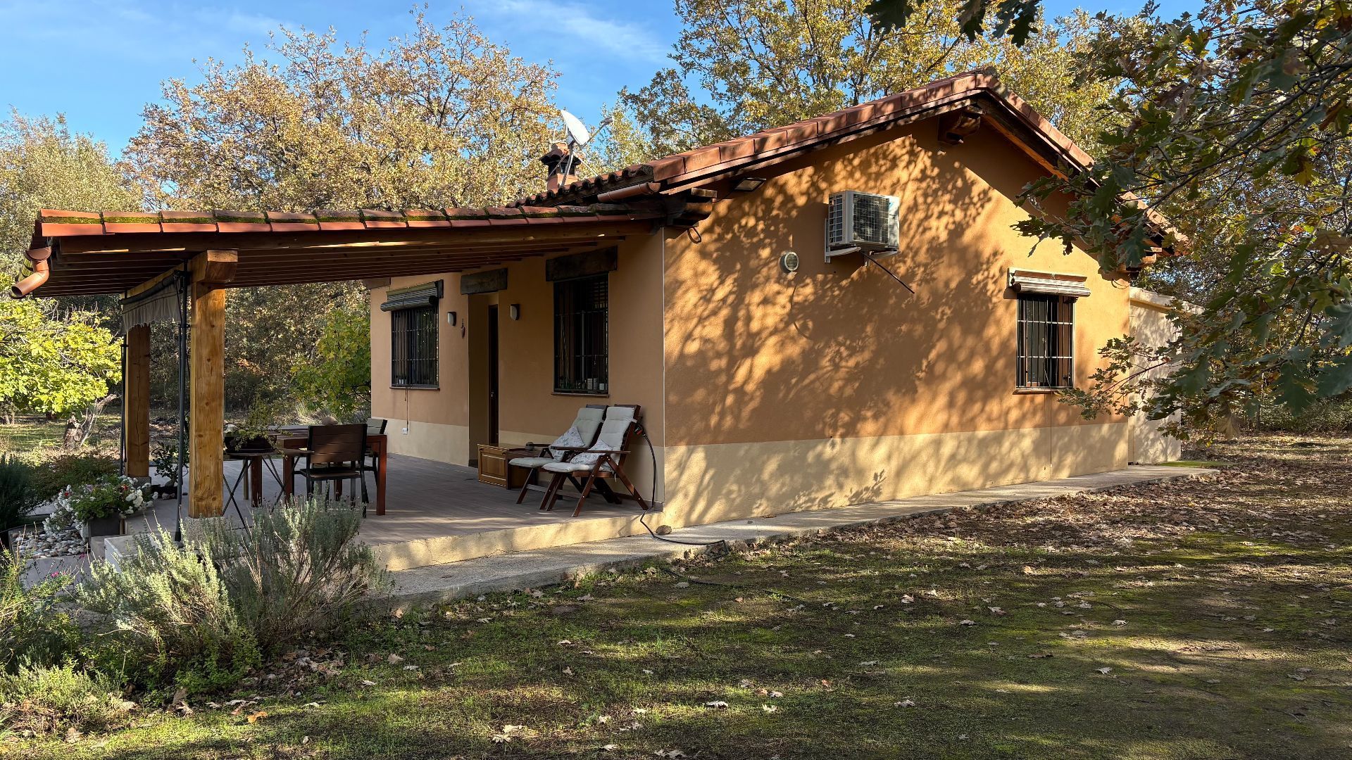 Exterior view of House or chalet for sale in Villanueva de la Vera  with Air Conditioner and Private garden