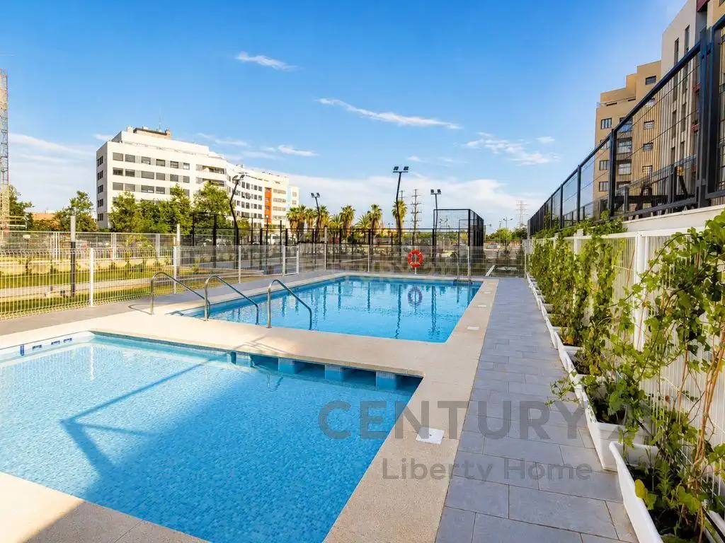 Piscina de Apartament de lloguer en Valencia amb Aire condicionat, Jardí privat i Forn