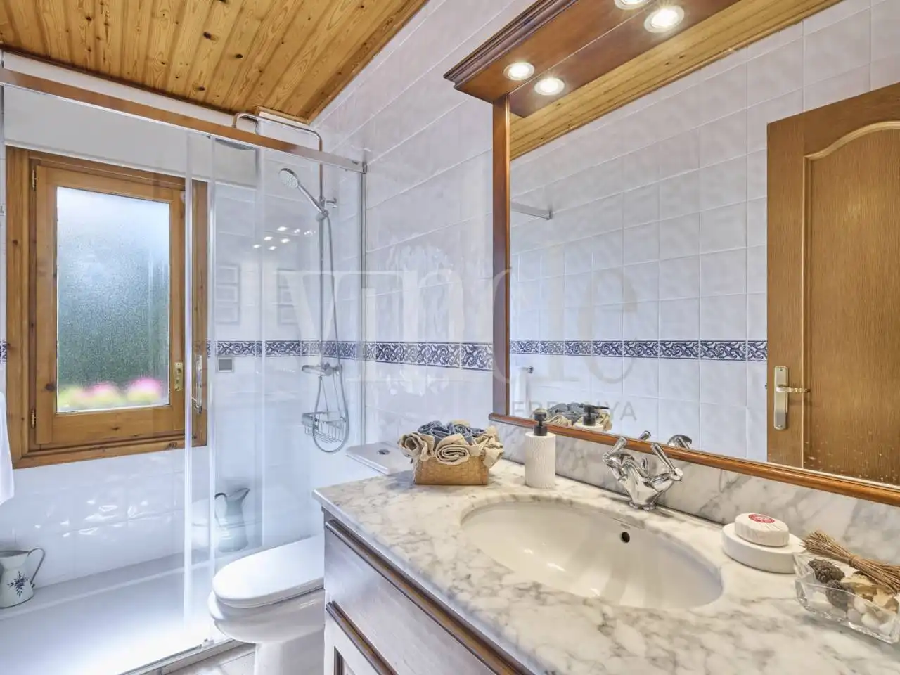 Baño de Casa o chalet en venta en Puigcerdà con Calefacción, Jardín privado y Parquet