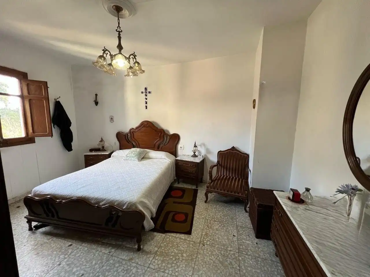 Dormitori de Finca rústica en venda en Ourense Capital  amb Jardí privat, Terrassa i Moblat