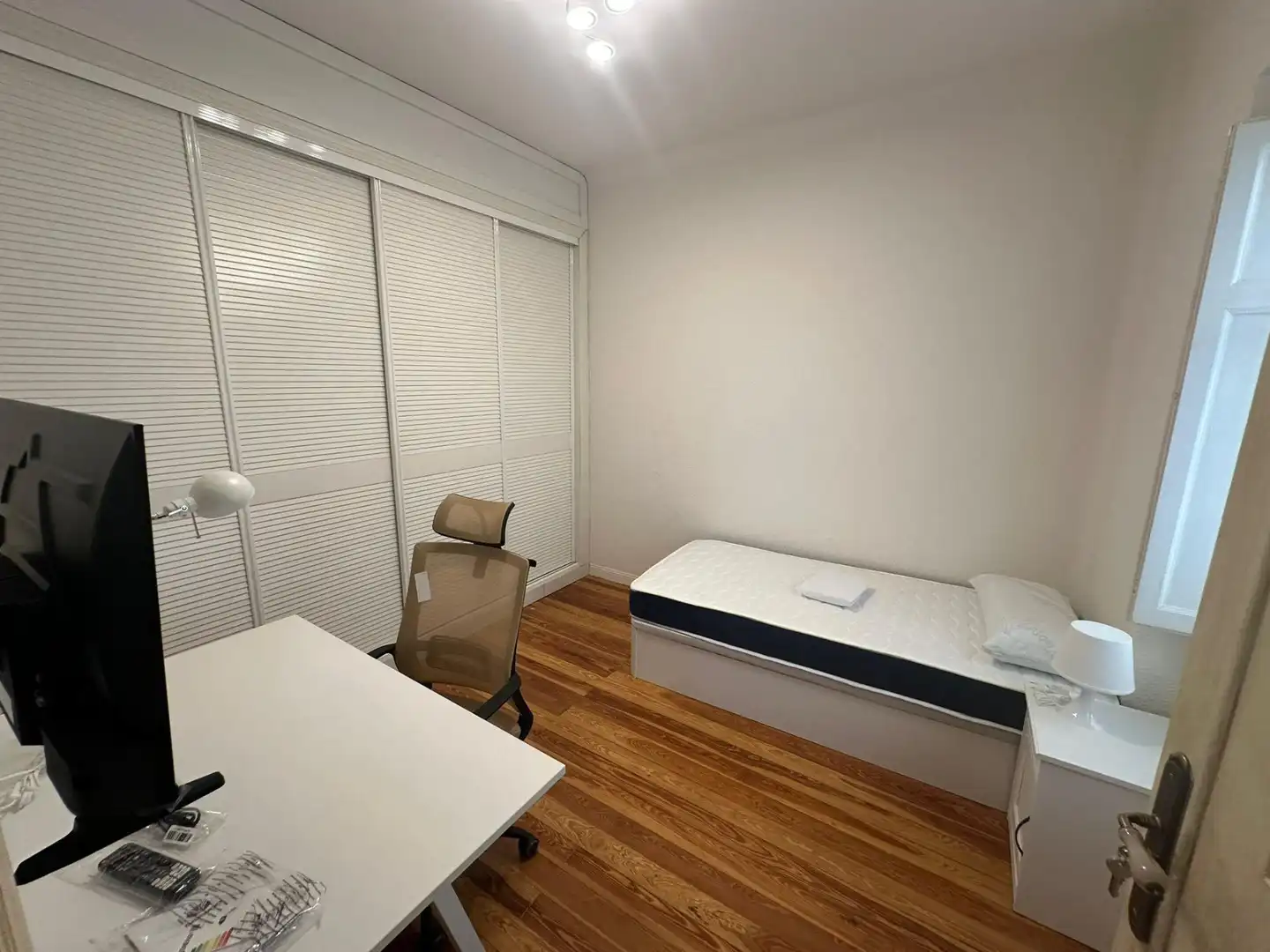 Bedroom of Flat for rent in Burgos  with Heating, Terrace and Furnished