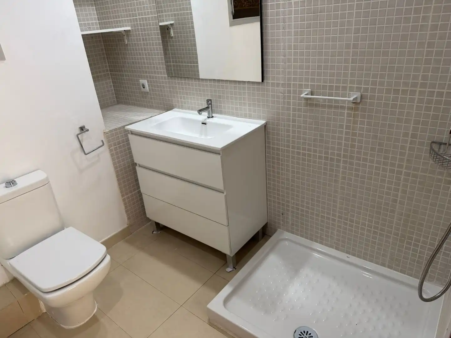 Badezimmer von Wohnung zur Miete in Valencia mit Klimaanlage, Möbliert und Waschmaschine
